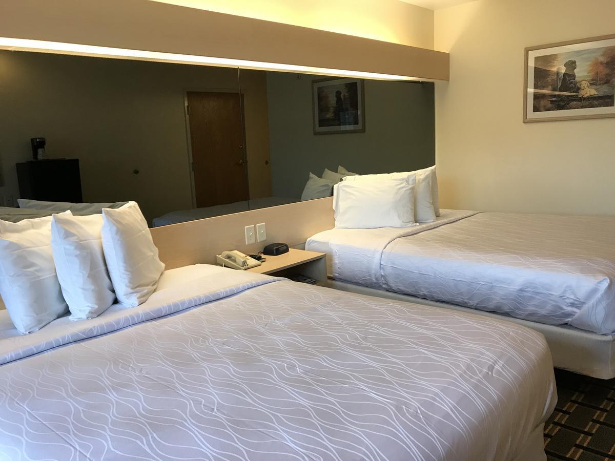 Mariner'S Village Resort Carlyle Extérieur photo