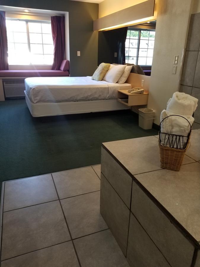 Mariner'S Village Resort Carlyle Extérieur photo
